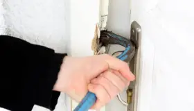 Pegan ladrones en negocio frente al parque industrial San Ramón