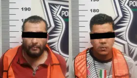 Atrapan a ladrones de vehículos; estaban armados
