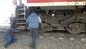 Rescatan a persona discapacitada debajo del tren; tenía una herida en la cabeza