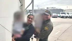 Encuentran a hermanos menores de edad en el desierto de Arizona