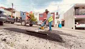 Refuerzan campaña permanente de bacheo en varias zonas urbanas