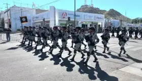 Desfilan en conmemoración de la guerra de la Independencia