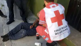Encuentran a hombre severamente golpeado