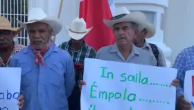 Se manifiestan tribu mayo frente a palacio de gobierno