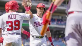 Meneses llega a  13 jonrones