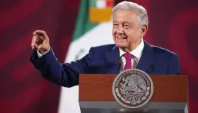 AMLO respetará advertencia del INE; sumará una suya