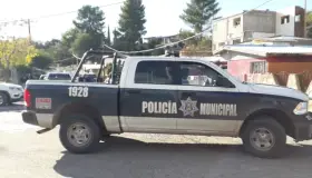 Mujer termina agredida por correr a su pareja de la casa