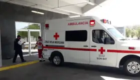 Prende fuego a su cabello al jugar con encendedor