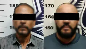 Arrestan a dos por presunto robo de vehículo