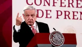 Ordena INE eliminar “posdata” de AMLO de La Mañanera