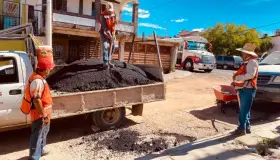 Aplican programa de bacheo en San Carlos y otras colonias
