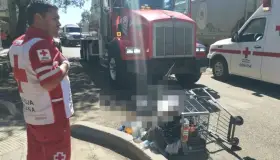 Fallece hombre al ser arrollado por camión pesado