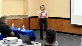 Realizan conferencia de vanguardia tecnológica