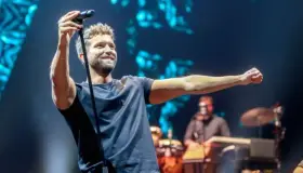 Pablo Alborán invita a olvidarse del mundo