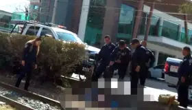 Intenta ganarle al tren y pierde una extremidad