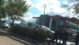 Confirman que mujer cayó de vagón del tren y estuvo a punto de perder un pie