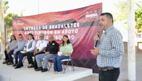 Reciben pescadores brazaletes anti tiburón