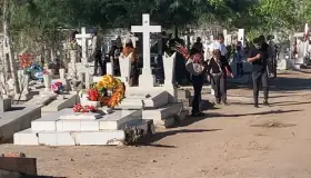 Visitan centenas de familias el Panteón Yáñez en Hermosillo