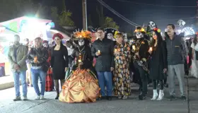 Realizan procesión de catrinas en el Día de los Fieles Difuntos