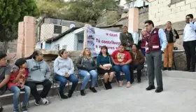 Alcalde entrega obra de escalinata en calle Río Bravo