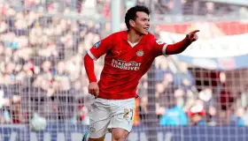 Gol de Lozano al ganar el PSV