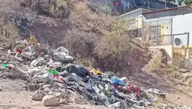 Limpian basurero clandestino de la colonia Altamira
