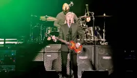 Consiente Paul McCartney a sus fans capitalinos