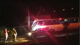 Derriba camión poste de la CFE en colonia San Miguel