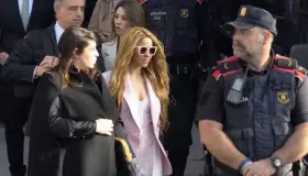 Evita Shakira ir a la cárcel, llega a acuerdo de multa millonaria
