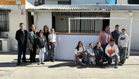 Entregan pintarrones a escuela Benito Juárez