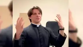 Huye sacerdote con joven de 18 años y se casan en Europa