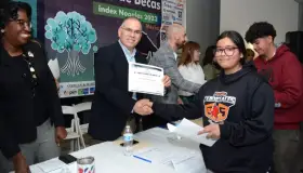 Cumple Index con entrega de becas educativas