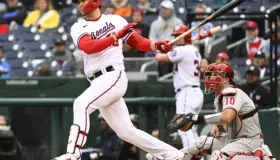 Tomateros anuncia a Meneses