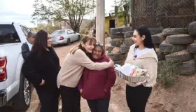 Primera dama y regidora se unen para entregar cenas familiares