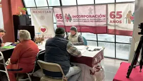 Invitan a adultos mayores a tramitar pensión universal