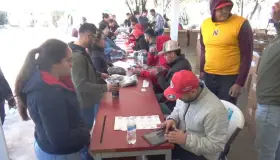 Entregan uniformes escolares sin contratiempos