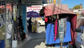 Buscan que vendedores ambulantes no entorpezcan accesos para discapacidades