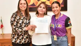 Dona Primera Dama Griselda Quintero 200 mil Pesos al CRIT