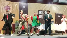 Reciben regalos niños y niñas en obra de La Casa del Alfarero