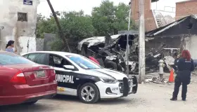 Arrestan a mujer por drogarse en una vivienda abandonada