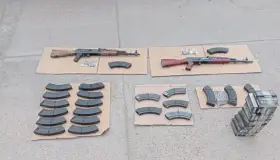 Aseguran arsenal en vehículo abandonado en Mascareñas