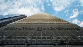 Demanda The New York Times a Microsoft y a OpenAI por uso de sus textos sin permiso