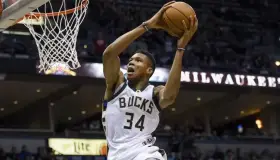 Giannis y LeBron sacan delantera