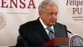 Ofrece disculpas AMLO a diputada trans Salma Luévano