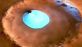 Hallan en Marte enormes depósitos de hielo, cruciales para futuras misiones