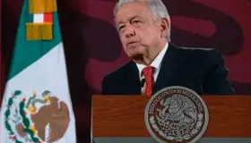 Busca AMLO desaparecer "todos" los organismos autónomos