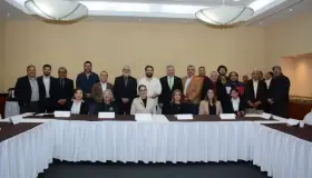 Delegación de Arquitectos e Ingenieros protesta en Nogales