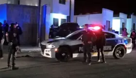 Roban y causan daños en una vivienda de Las Acacias