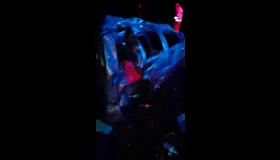 Pierde la vida conductor al volcar en su auto