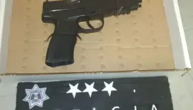 Detienen a estudiante armado después de un disturbio